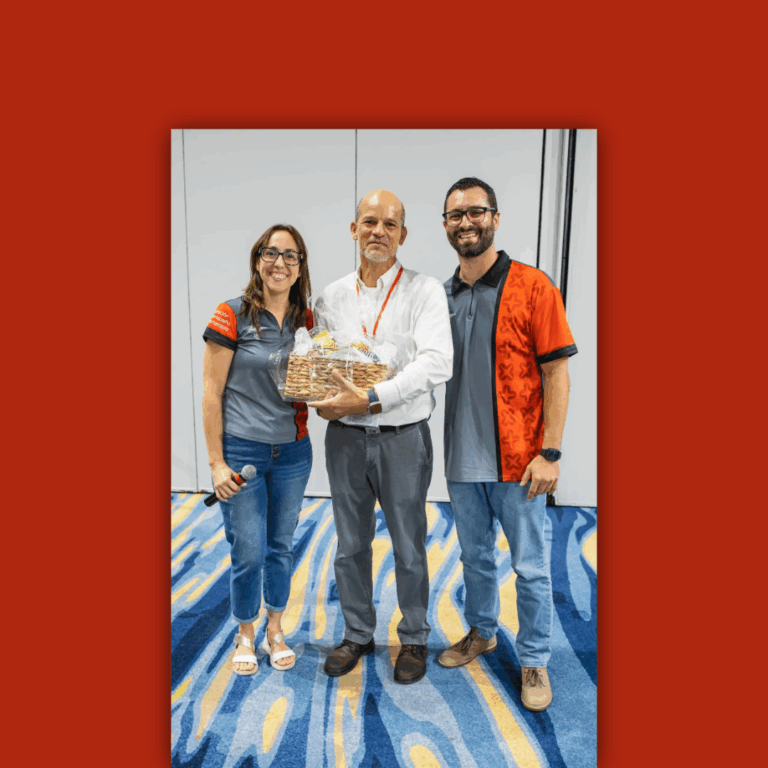Nuestro fundador, Dr. Moisés Cartagena Aponte, recibe la Dedicatoria de la Convención 2025 de la Asociación Puertorriqueña de Fisioterapia