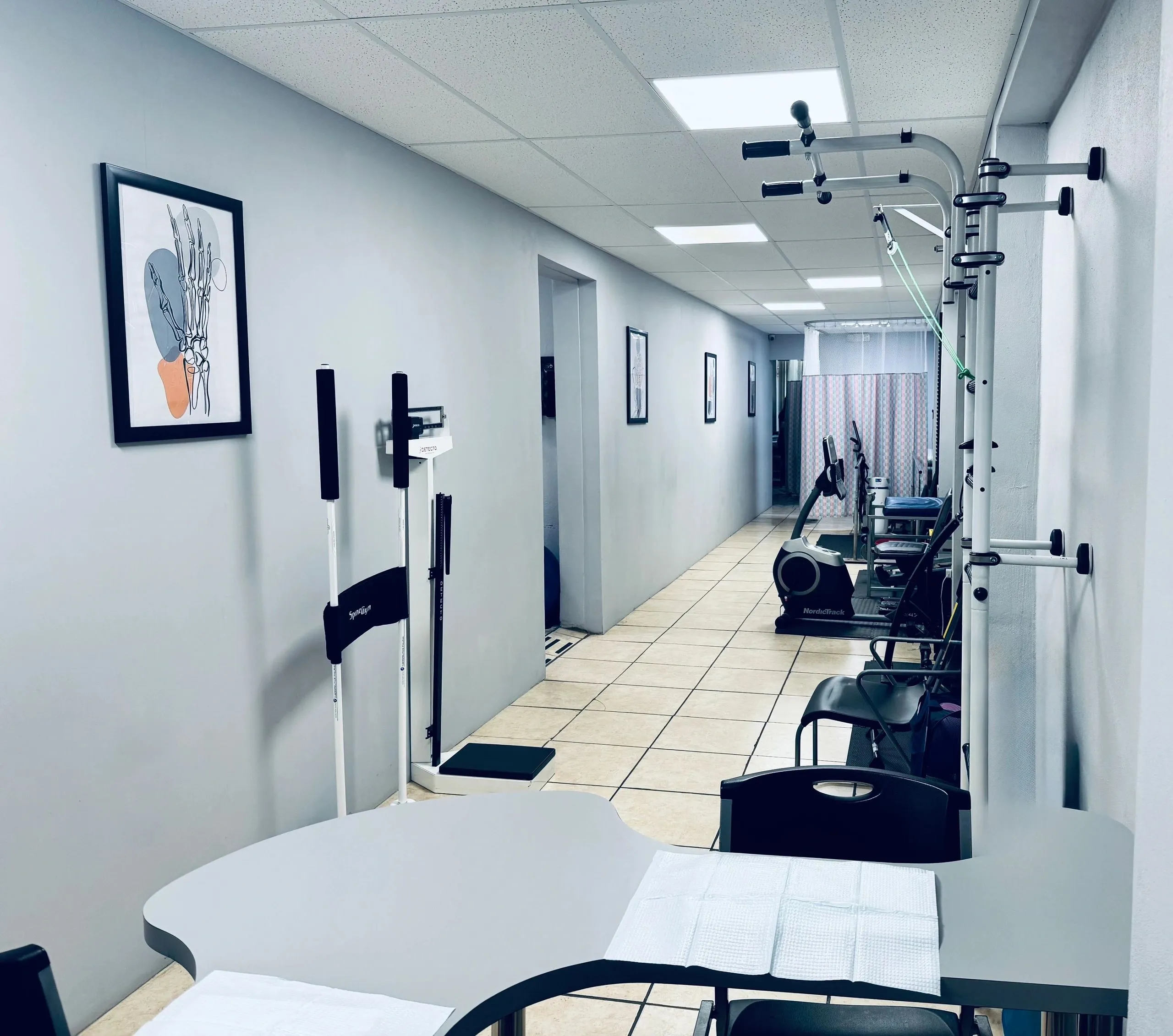 Área de tratamiento y ejercicios de ES Physical Therapy en Loíza